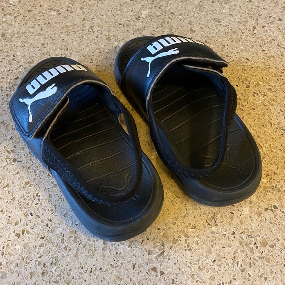 Toddler PUMA slip ons - Picture 2 of 2